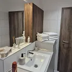 Apartman, Private Garage With Free Parking Apartman