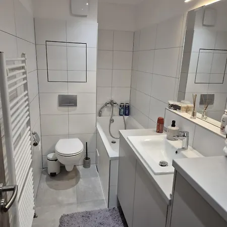 Cassovar, Private Garage With Free Parking Apartment